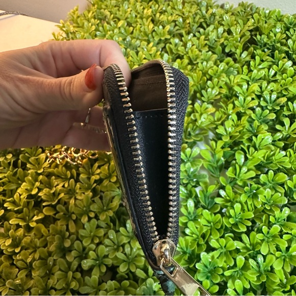 NWOT Nanette Lepore Floral Black Wallet with Gold Colored Trim and Wrist Chain - Picture 8 of 9